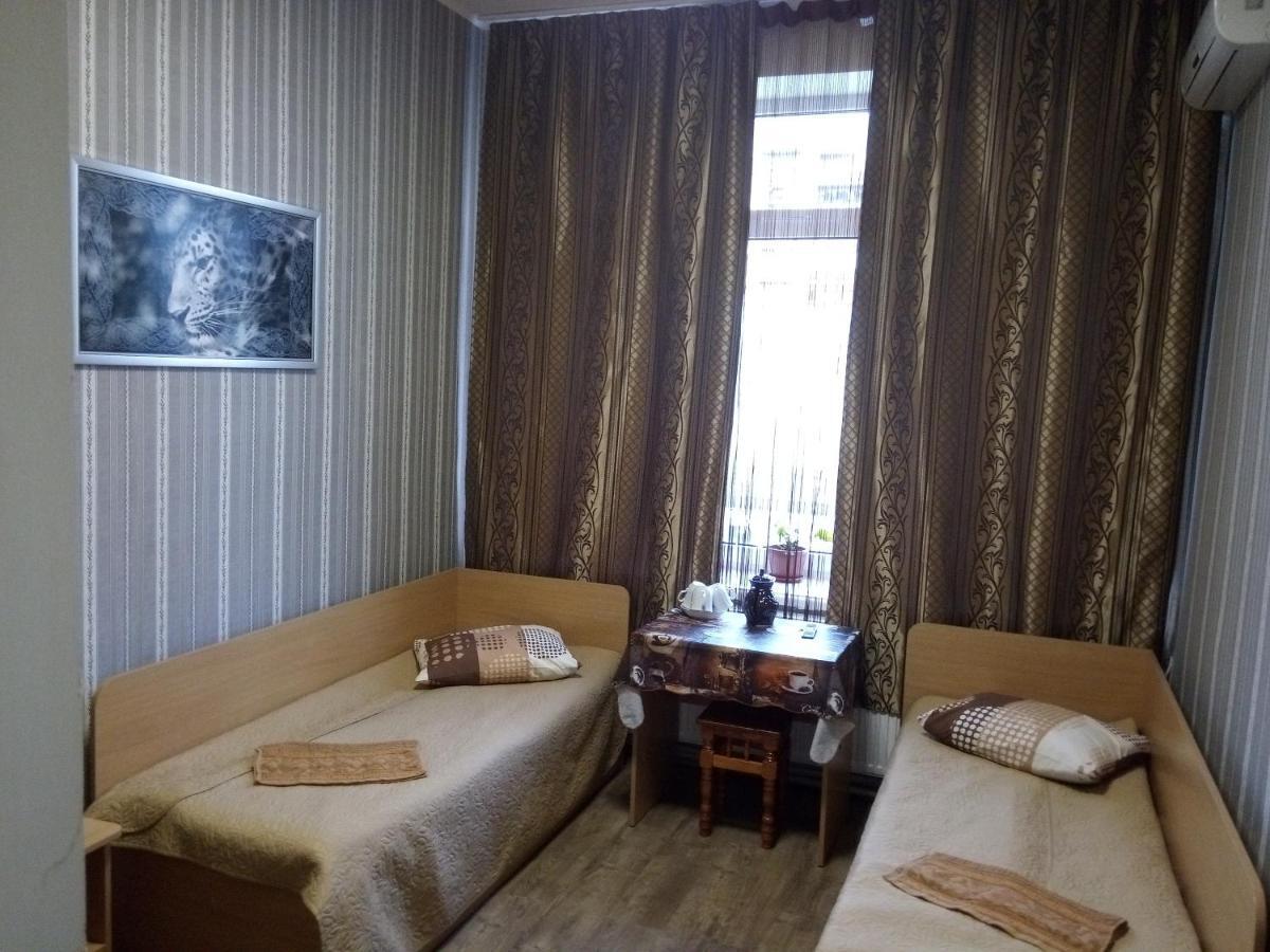 Hotel AS 1 Uschhorod Exterior foto